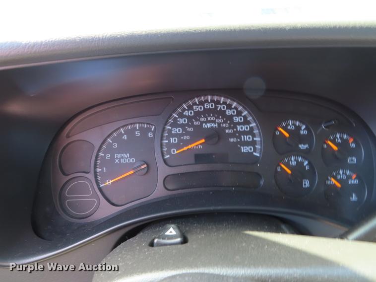 image for item DN9241 2004 Chevrolet Suburban 1500 SUV