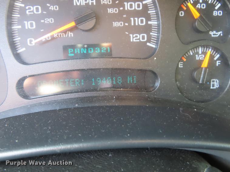 image for item DN9241 2004 Chevrolet Suburban 1500 SUV