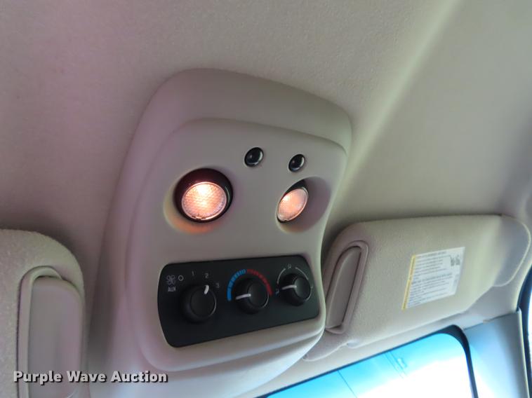 image for item DN9241 2004 Chevrolet Suburban 1500 SUV