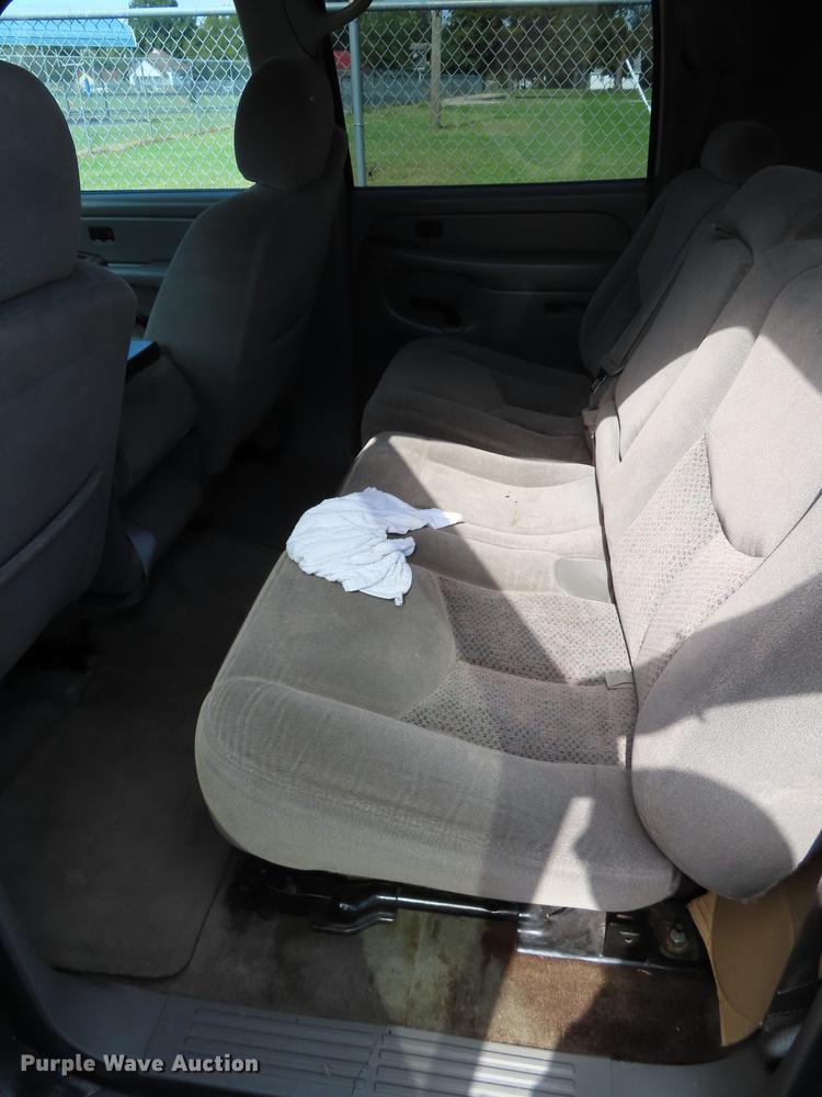 image for item DN9241 2004 Chevrolet Suburban 1500 SUV