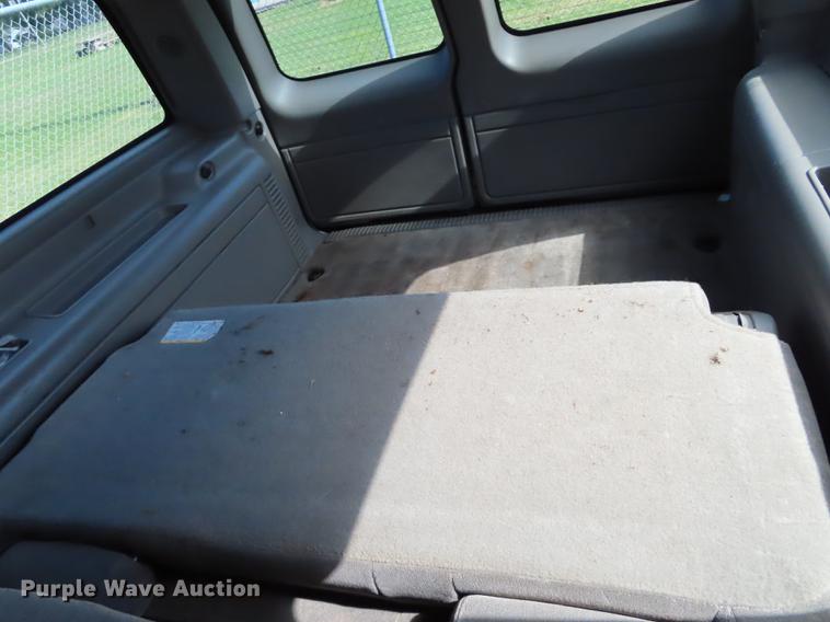 image for item DN9241 2004 Chevrolet Suburban 1500 SUV