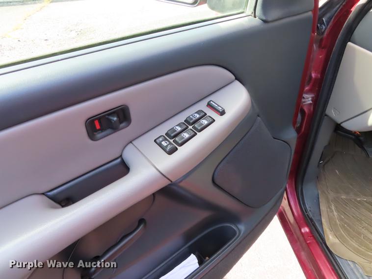 image for item DN9242 2001 Chevrolet Suburban 1500 SUV