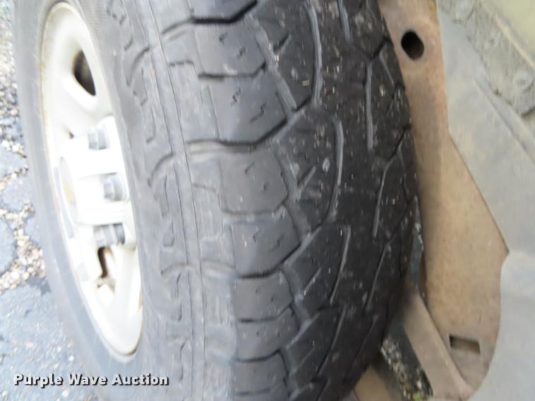 image for item DN9242 2001 Chevrolet Suburban 1500 SUV