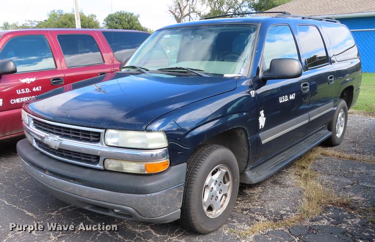 image for item DN9243 2004 Chevrolet Suburban 1500 SUV