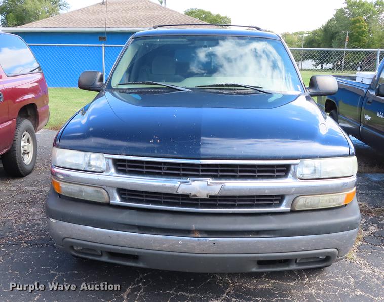 image for item DN9243 2004 Chevrolet Suburban 1500 SUV
