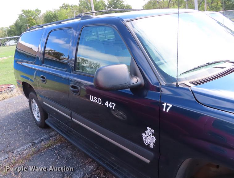 image for item DN9243 2004 Chevrolet Suburban 1500 SUV