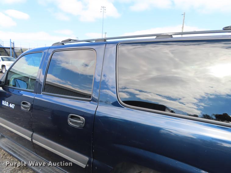 image for item DN9243 2004 Chevrolet Suburban 1500 SUV