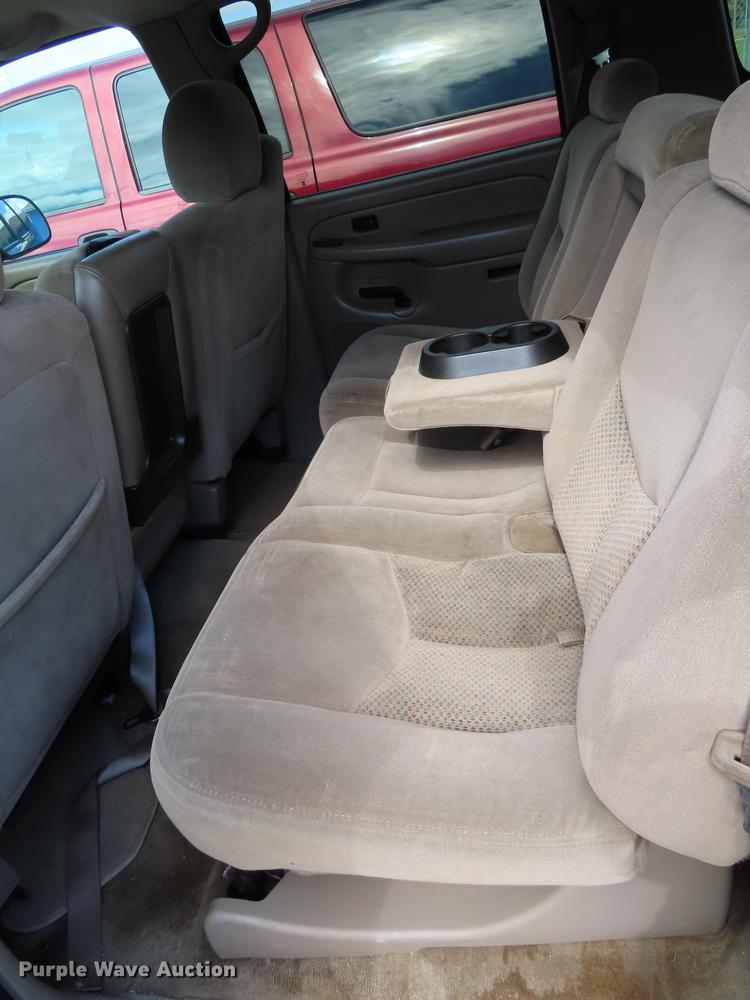 image for item DN9243 2004 Chevrolet Suburban 1500 SUV