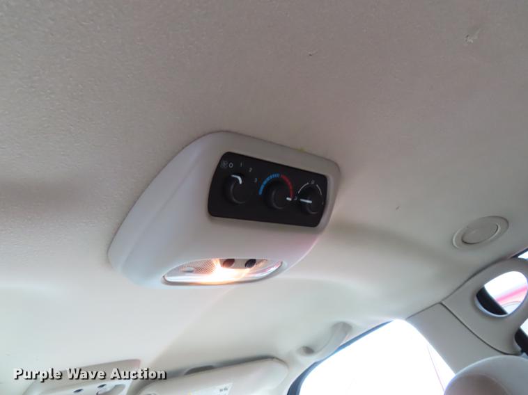 image for item DN9243 2004 Chevrolet Suburban 1500 SUV