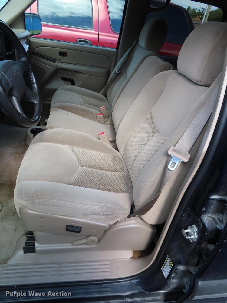 image for item DN9243 2004 Chevrolet Suburban 1500 SUV