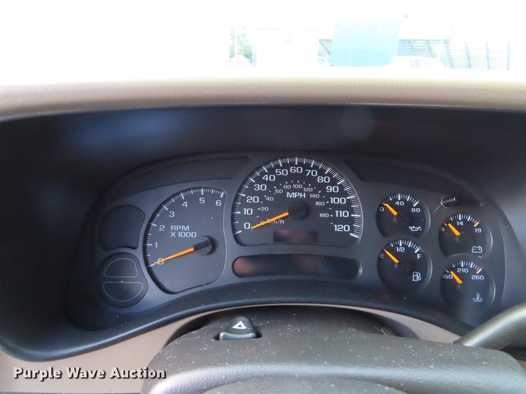 image for item DN9243 2004 Chevrolet Suburban 1500 SUV