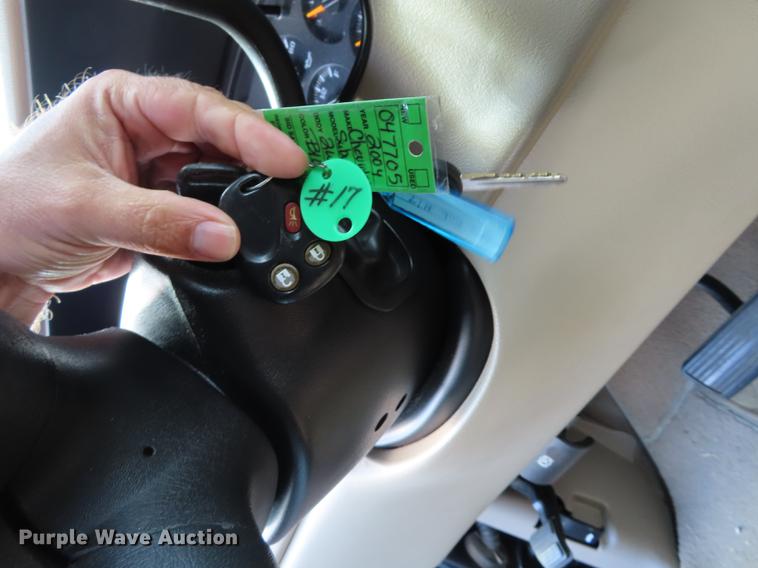 image for item DN9243 2004 Chevrolet Suburban 1500 SUV