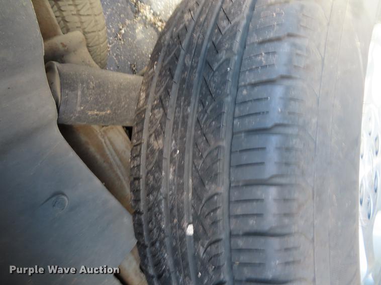 image for item DN9243 2004 Chevrolet Suburban 1500 SUV