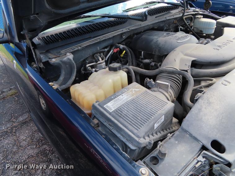 image for item DN9243 2004 Chevrolet Suburban 1500 SUV