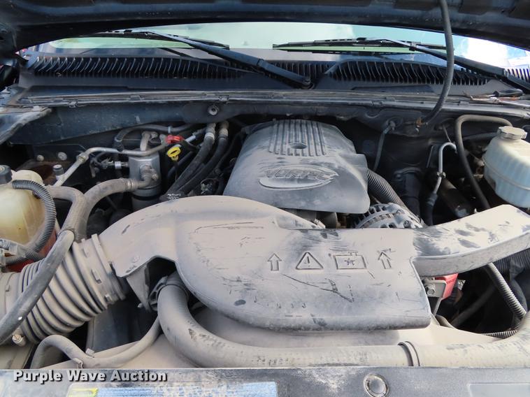 image for item DN9243 2004 Chevrolet Suburban 1500 SUV