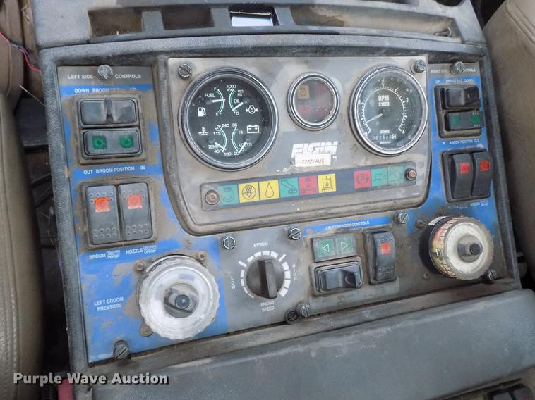 image for item DY9035 2005 Sterling Acterra street sweeper