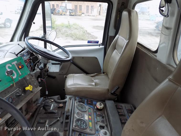 image for item DY9035 2005 Sterling Acterra street sweeper