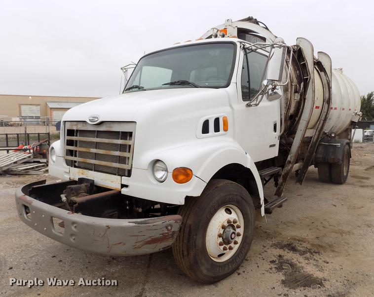 image for item DY9036 2004 Sterling L-Line refuse truck