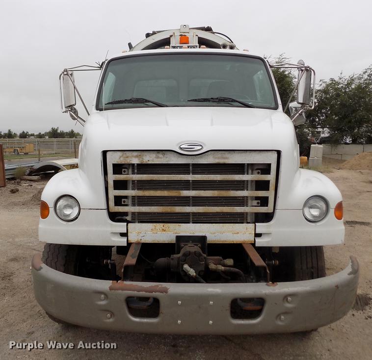 image for item DY9036 2004 Sterling L-Line refuse truck