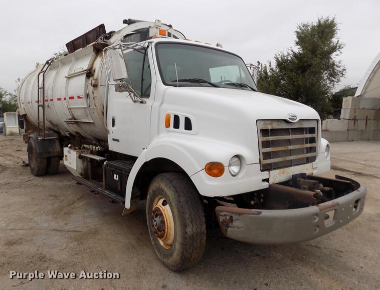 image for item DY9036 2004 Sterling L-Line refuse truck