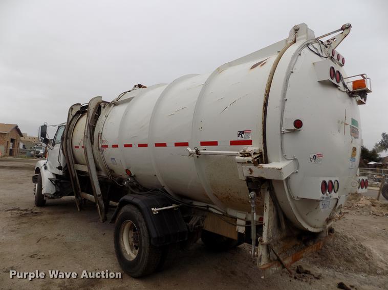 image for item DY9036 2004 Sterling L-Line refuse truck