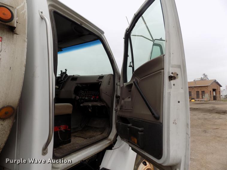 image for item DY9036 2004 Sterling L-Line refuse truck