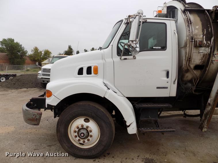 image for item DY9036 2004 Sterling L-Line refuse truck