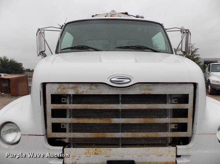 image for item DY9036 2004 Sterling L-Line refuse truck