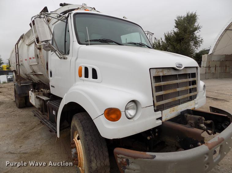 image for item DY9036 2004 Sterling L-Line refuse truck