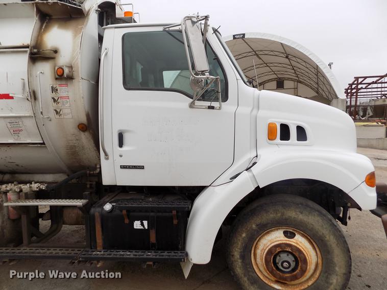 image for item DY9036 2004 Sterling L-Line refuse truck
