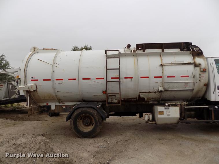 image for item DY9036 2004 Sterling L-Line refuse truck