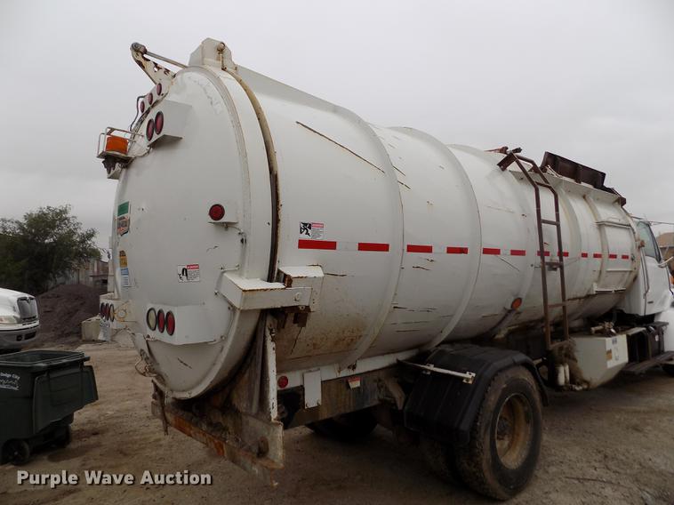 image for item DY9036 2004 Sterling L-Line refuse truck