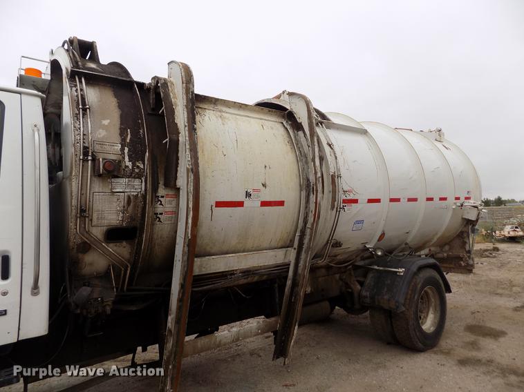 image for item DY9036 2004 Sterling L-Line refuse truck