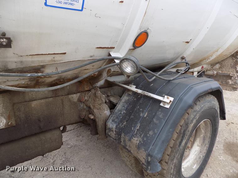 image for item DY9036 2004 Sterling L-Line refuse truck