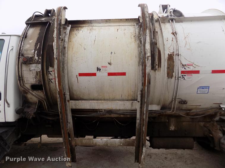 image for item DY9036 2004 Sterling L-Line refuse truck