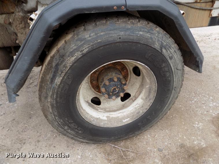 image for item DY9036 2004 Sterling L-Line refuse truck