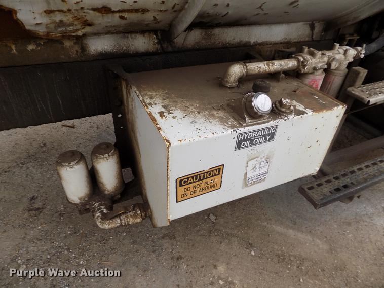 image for item DY9036 2004 Sterling L-Line refuse truck