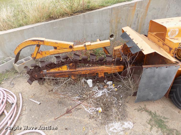 image for item DY9069 1974 Case Davis 30T4 trencher