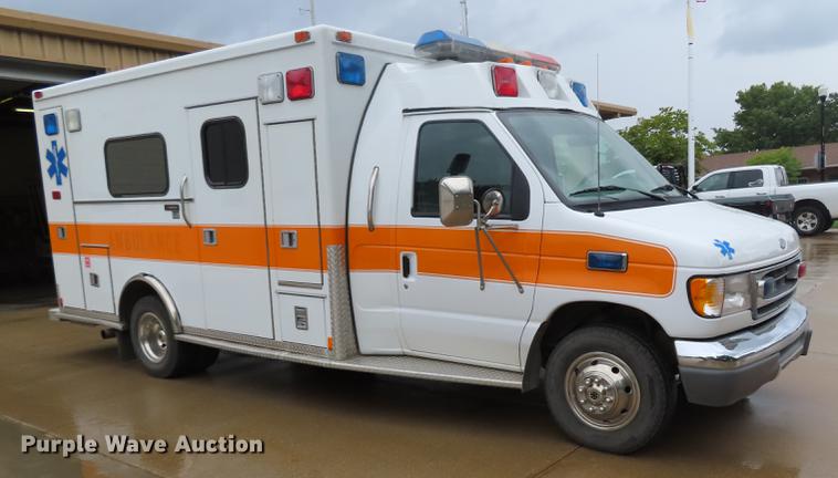 image for item EI9988 1999 Ford Econoline E450 ambulance