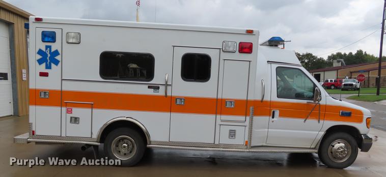 image for item EI9988 1999 Ford Econoline E450 ambulance