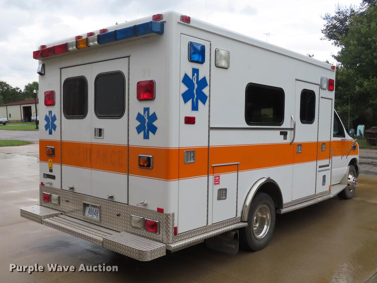 image for item EI9988 1999 Ford Econoline E450 ambulance