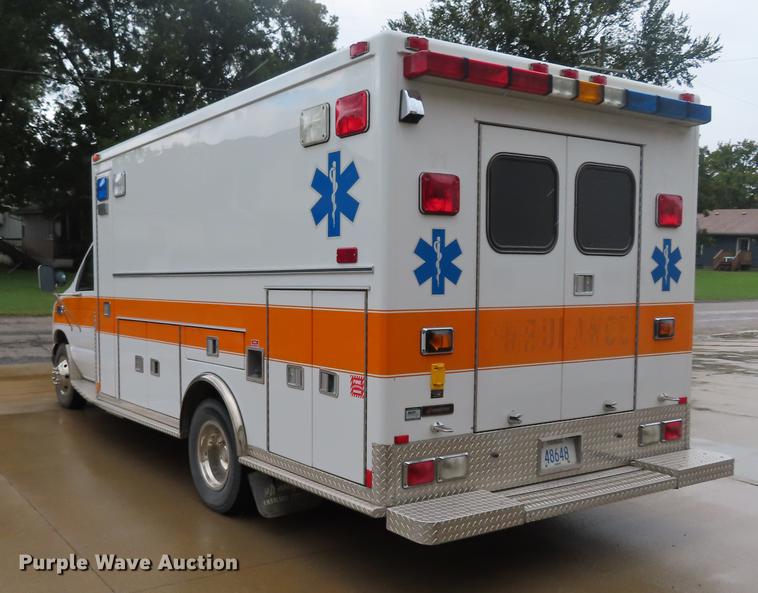 image for item EI9988 1999 Ford Econoline E450 ambulance