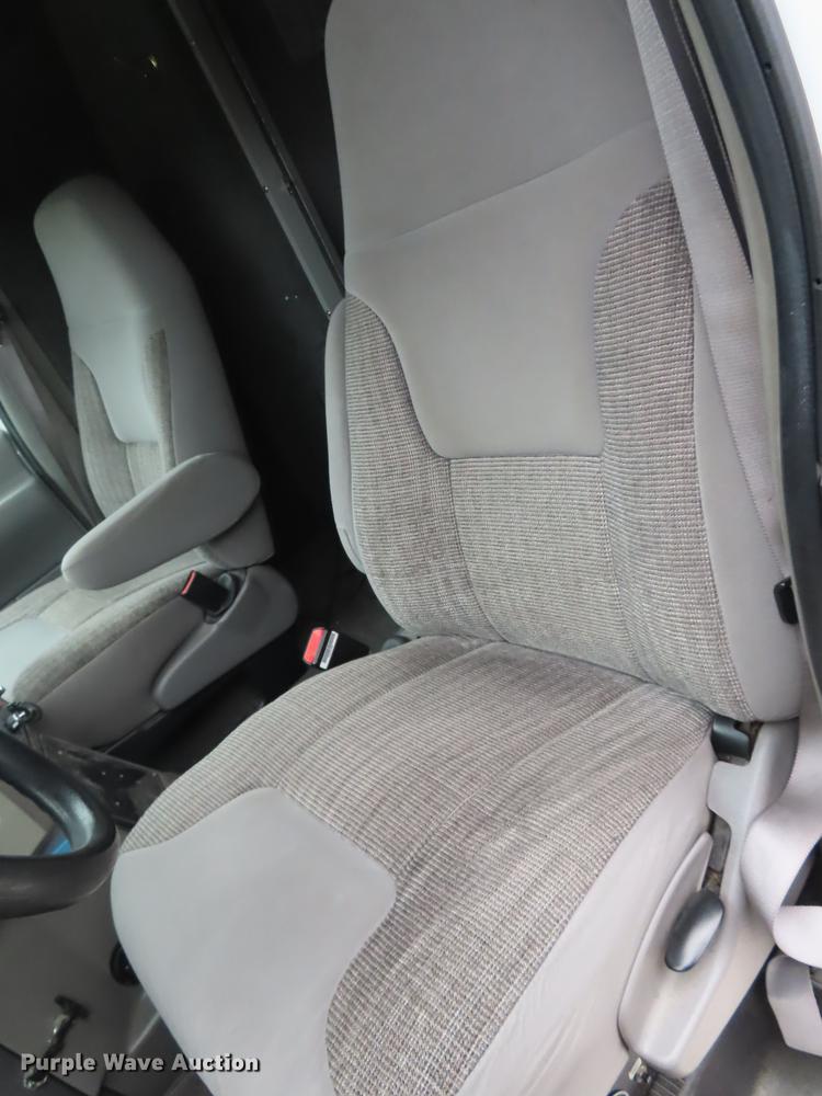 image for item EI9988 1999 Ford Econoline E450 ambulance