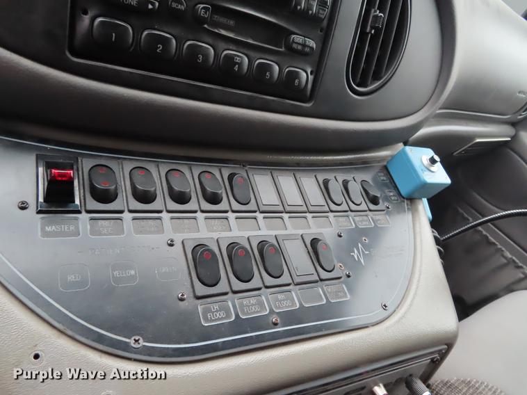 image for item EI9988 1999 Ford Econoline E450 ambulance