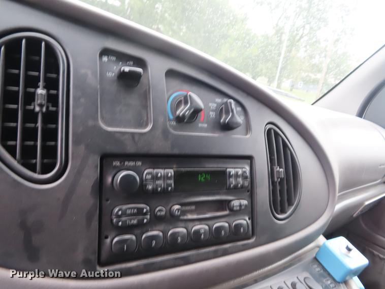 image for item EI9988 1999 Ford Econoline E450 ambulance