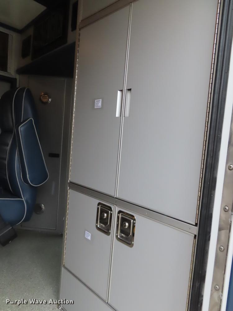 image for item EI9988 1999 Ford Econoline E450 ambulance