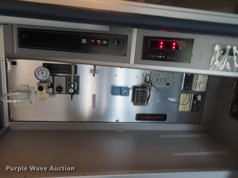 image for item EI9988 1999 Ford Econoline E450 ambulance