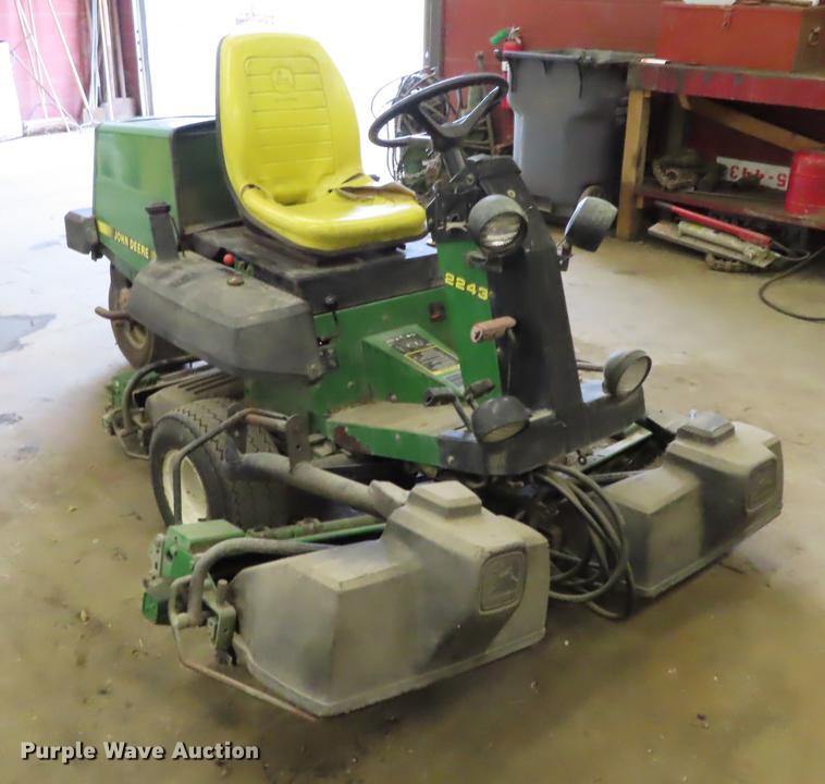 image for item EI9995 John Deere 2243 greens lawn mower