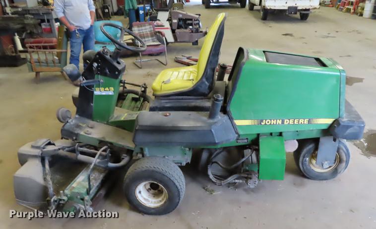 image for item EI9995 John Deere 2243 greens lawn mower