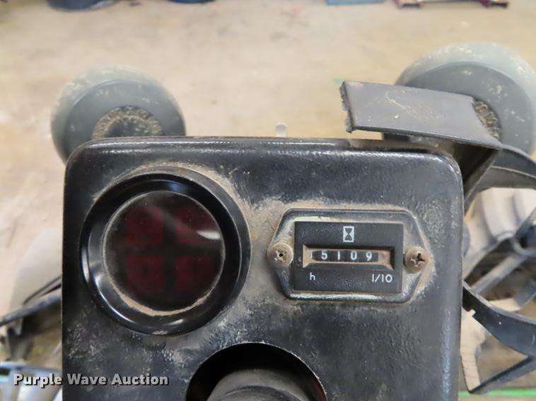 image for item EI9995 John Deere 2243 greens lawn mower